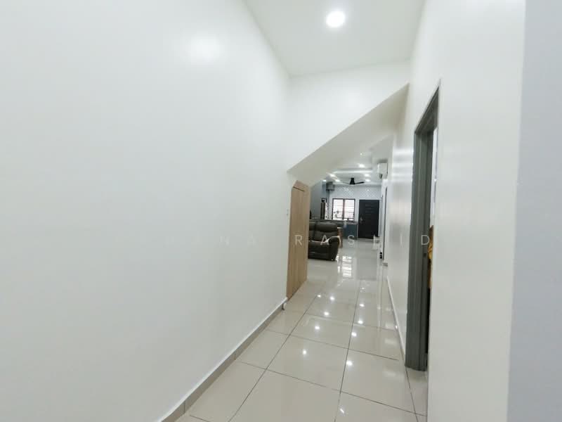 Townhouse for Sale in Bandar Puncak Alam (Puncak Alam) - Fahana Rashid - Corridor - PropertyGuru.com.my