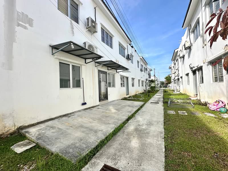 Townhouse for Sale in Bandar Puncak Alam (Puncak Alam) - Fahana Rashid - Exterior - PropertyGuru.com.my