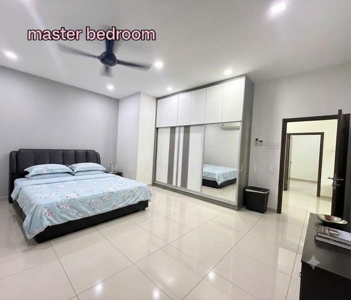 Rumah Berkembar untuk Dijual di Taman Sri Andalas (Klang) - Stephanie Quek - Master Bedroom - PropertyGuru.com.my