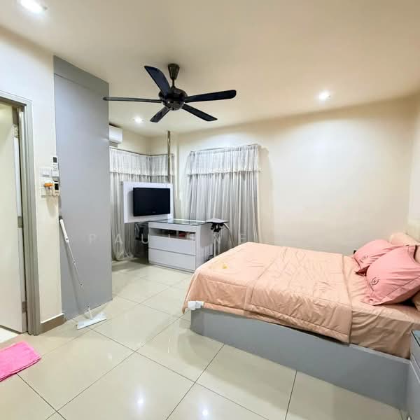 Servis Apartment untuk Dijual di SuriaMas Suites - Pauline Ng - Bedroom - PropertyGuru.com.my