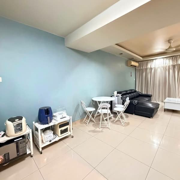 Servis Apartment untuk Dijual di SuriaMas Suites - Pauline Ng - Living Room - PropertyGuru.com.my