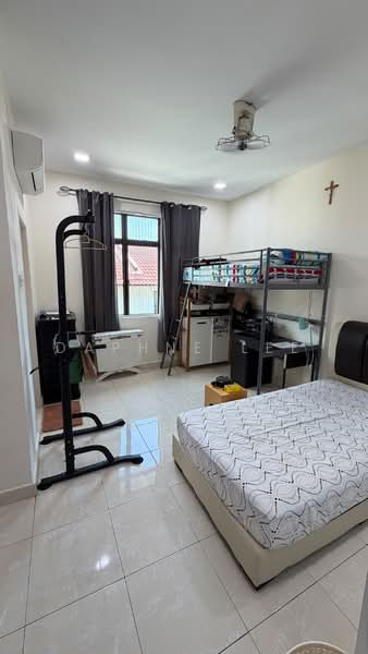 Rumah Teres 2 Tingkat untuk Dijual di Taman Laguna (Johor Bahru) - Daphne Lee - Bedroom - PropertyGuru.com.my