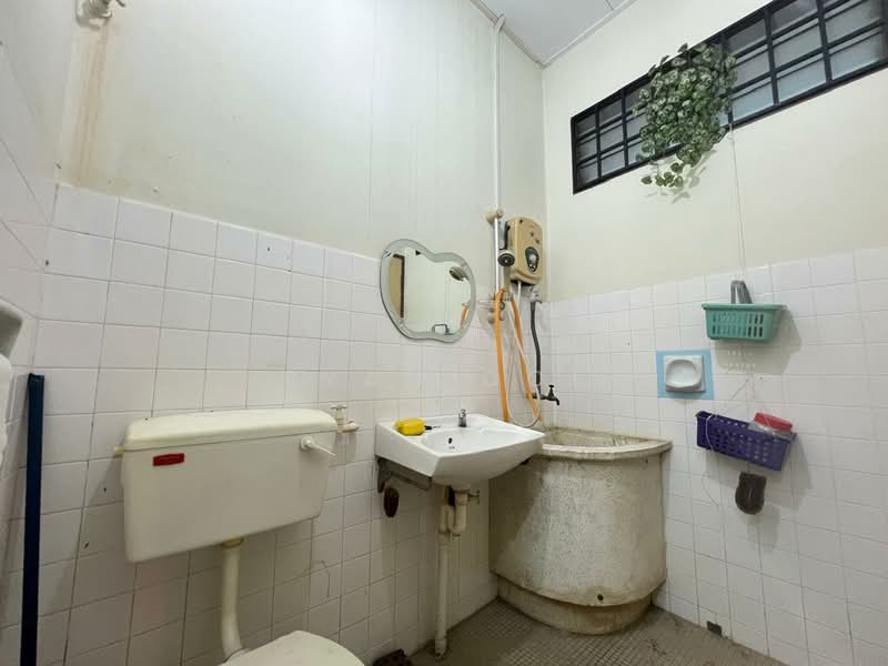 2-storey Terraced House for Sale in Taman Pulasan (Alor Setar) - Ryan Ooi - Bathroom - PropertyGuru.com.my