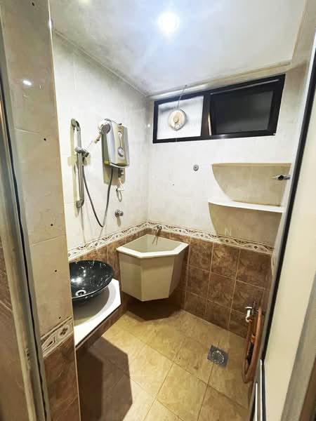 Pangsapuri untuk Disewa di Desa Permata Pearl Block 9 - Jerry Tan - Bathroom - PropertyGuru.com.my