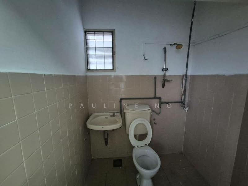 Rumah Teres 2 Tingkat untuk Dijual di Taman Desa Cemerlang (Ulu Tiram) - Pauline Ng - Bathroom - PropertyGuru.com.my