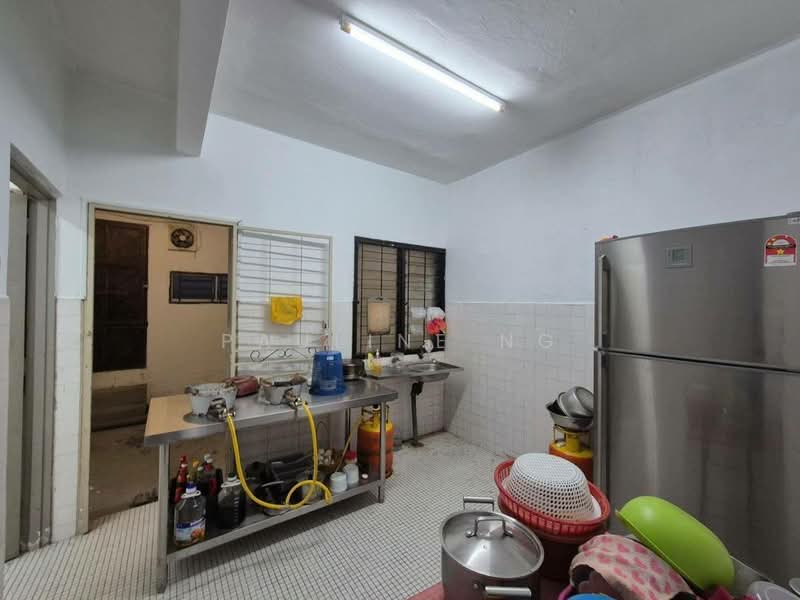 Rumah Teres 2 Tingkat untuk Dijual di Taman Desa Cemerlang (Ulu Tiram) - Pauline Ng - Kitchen - PropertyGuru.com.my