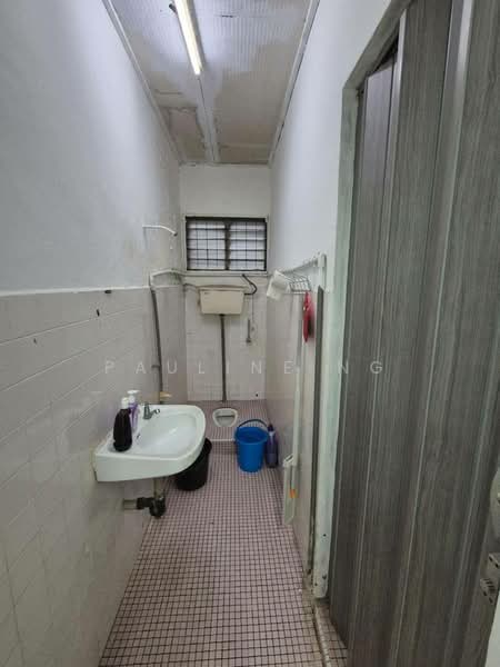 Rumah Teres 2 Tingkat untuk Dijual di Taman Desa Cemerlang (Ulu Tiram) - Pauline Ng - Bathroom - PropertyGuru.com.my