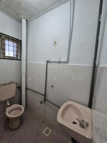 Rumah Teres 2 Tingkat untuk Dijual di Taman Desa Cemerlang (Ulu Tiram) - Pauline Ng - Bathroom - PropertyGuru.com.my