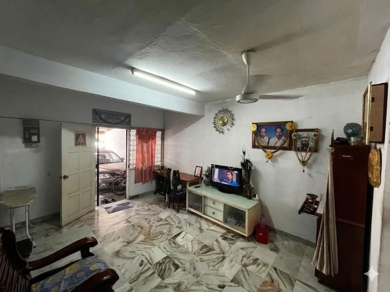 2-storey Terraced House for Sale in Semenyih (Selangor) - Kent Chong - Living Room - PropertyGuru.com.my