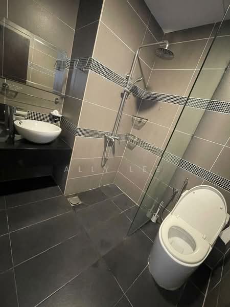 Servis Apartment untuk Disewa di D'Latour - Ally Lee - Bathroom - PropertyGuru.com.my
