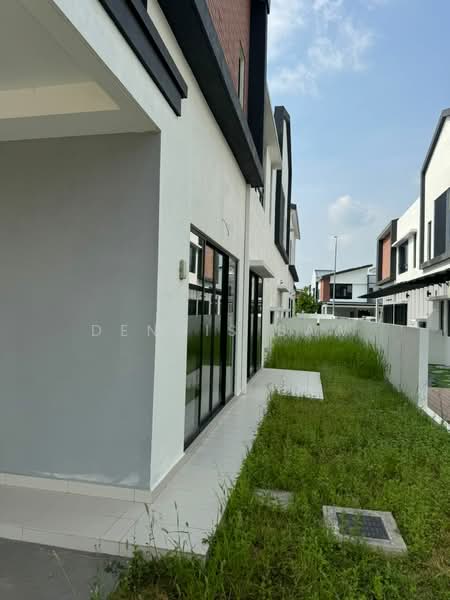 Semi-Detached House for Sale in Rawang (Selangor) - Dennis Saw - Exterior - PropertyGuru.com.my