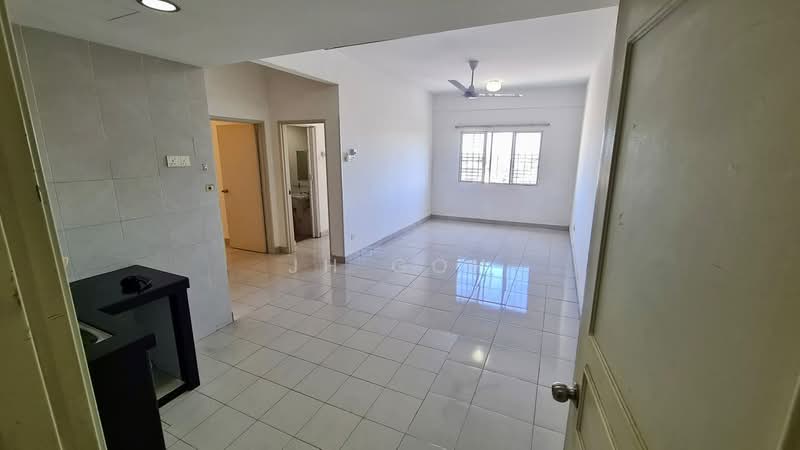 Pangsapuri untuk Disewa di Kemuning Aman - JH Goh - Living Room - PropertyGuru.com.my