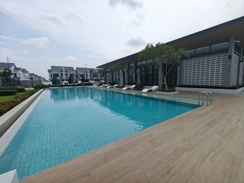 Rumah Teres 2-Tingkat untuk Dijual di Taman Eco Cascadia (Tebrau) - Kok Hui - Pool - PropertyGuru.com.my