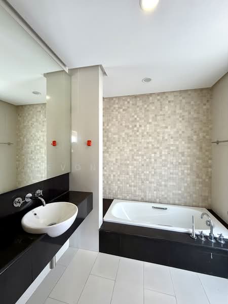 Rumah Berkembar untuk Dijual di Seri Tanjung Pinang (Tanjung Tokong) - Evonne Lim - Bathroom - PropertyGuru.com.my
