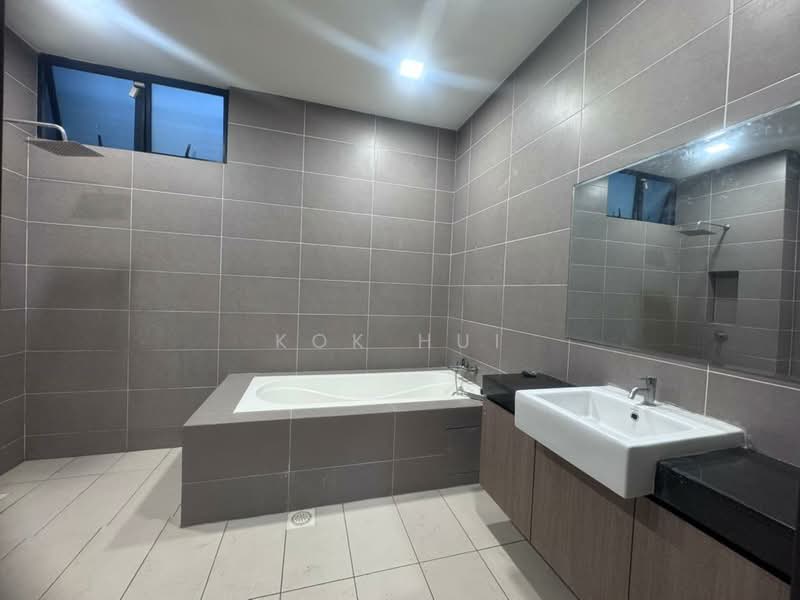 Rumah Kluster untuk Dijual di Senibong (Permas Jaya) - Kok Hui - Bathroom - PropertyGuru.com.my