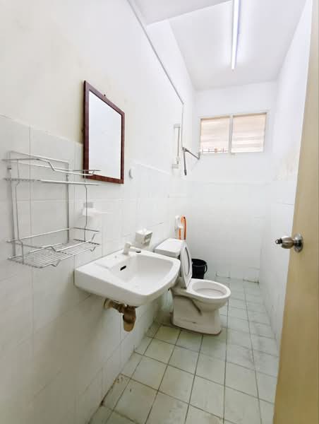 Pangsapuri untuk Disewa di Sri Awana Townhouse - Nick Low - Bathroom - PropertyGuru.com.my