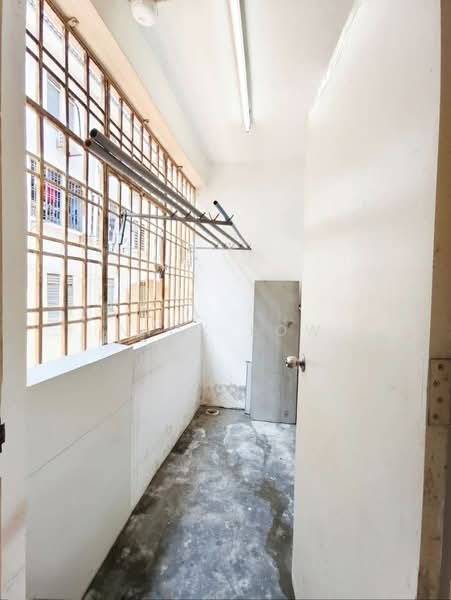 Pangsapuri untuk Disewa di Sri Awana Townhouse - Nick Low - Balcony - PropertyGuru.com.my