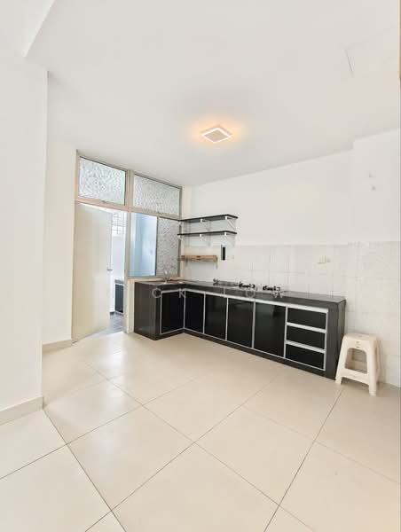 Rumah Teres 2 Tingkat untuk Disewa di Mutiara Rini (Skudai) - Nick Low - Kitchen - PropertyGuru.com.my