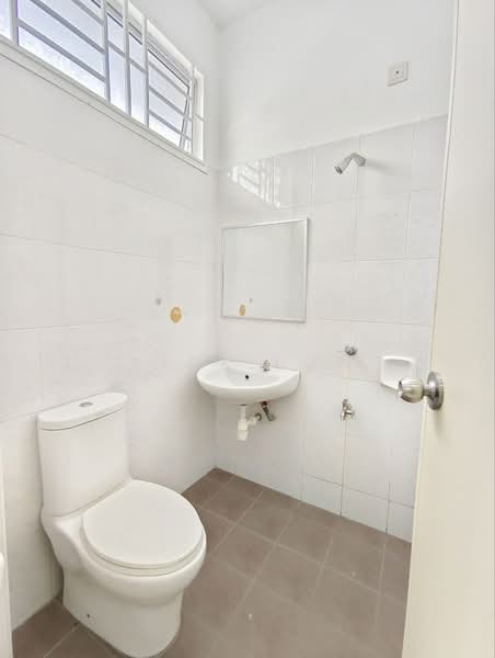 Rumah Teres 2 Tingkat untuk Disewa di Mutiara Rini (Skudai) - Nick Low - Bathroom - PropertyGuru.com.my