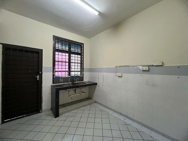 Rumah Teres 2 Tingkat untuk Disewa di Permas Jaya (Johor) - Nick Low - Kitchen - PropertyGuru.com.my