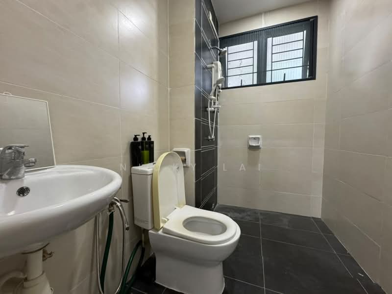 Rumah Teres 2-Tingkat untuk Dijual di Rawang (Selangor) - Nicky Lai - Bathroom - PropertyGuru.com.my