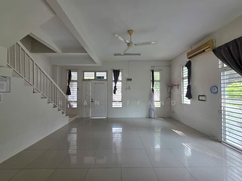 Rumah Kluster untuk Disewa di Bandar Saujana Putra (Tanjong Duabelas) - Irwan Affandi - Living Room - PropertyGuru.com.my
