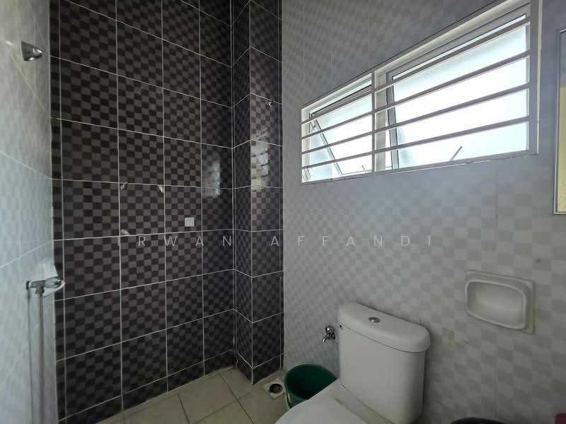 Rumah Kluster untuk Disewa di Bandar Saujana Putra (Tanjong Duabelas) - Irwan Affandi - Bathroom - PropertyGuru.com.my