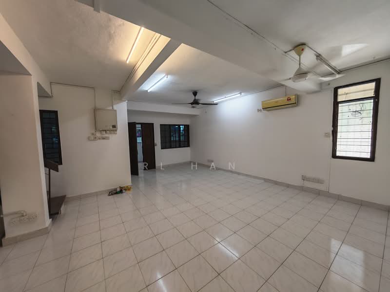 Rumah Teres 2 Tingkat untuk Dijual di SS17 (Subang Jaya) - RL Han - Living Room - PropertyGuru.com.my