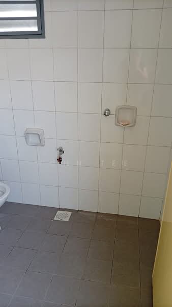 Apartment for Rent at Pangsapuri Akasia (Bandar Botanic) - John Tee - Bathroom - PropertyGuru.com.my