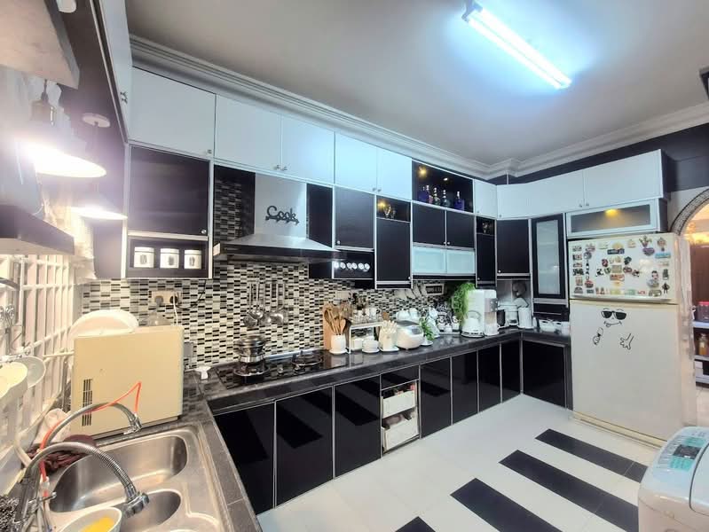 Terraced House for Sale in Taman Bayu Perdana (Klang) - John Tee - Kitchen - PropertyGuru.com.my