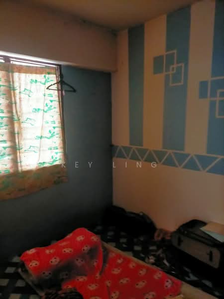 Rumah Flat untuk Dijual di Rumah Pangsa Kayu Ara - Key Ling - Bedroom - PropertyGuru.com.my