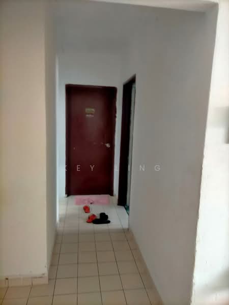 Rumah Flat untuk Dijual di Rumah Pangsa Kayu Ara - Key Ling - Corridor - PropertyGuru.com.my