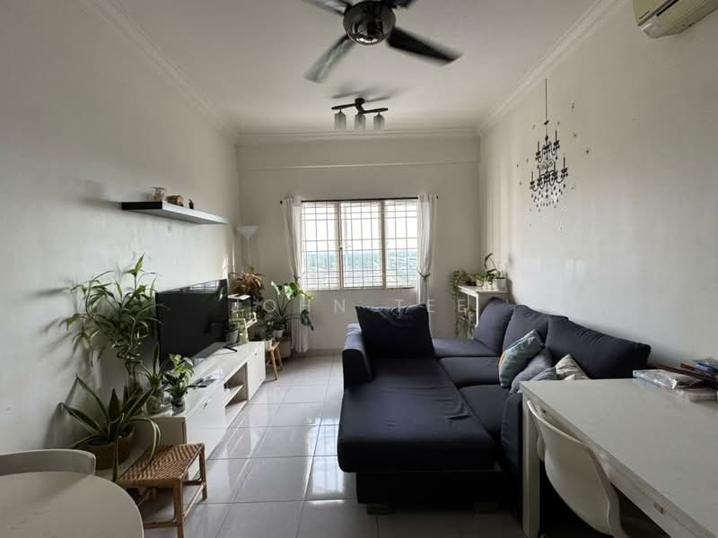 Pangsapuri untuk Dijual di Kemuning Aman - John Tee - Living Room - PropertyGuru.com.my