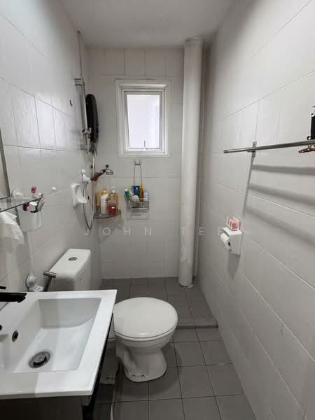 Pangsapuri untuk Dijual di Kemuning Aman - John Tee - Bathroom - PropertyGuru.com.my