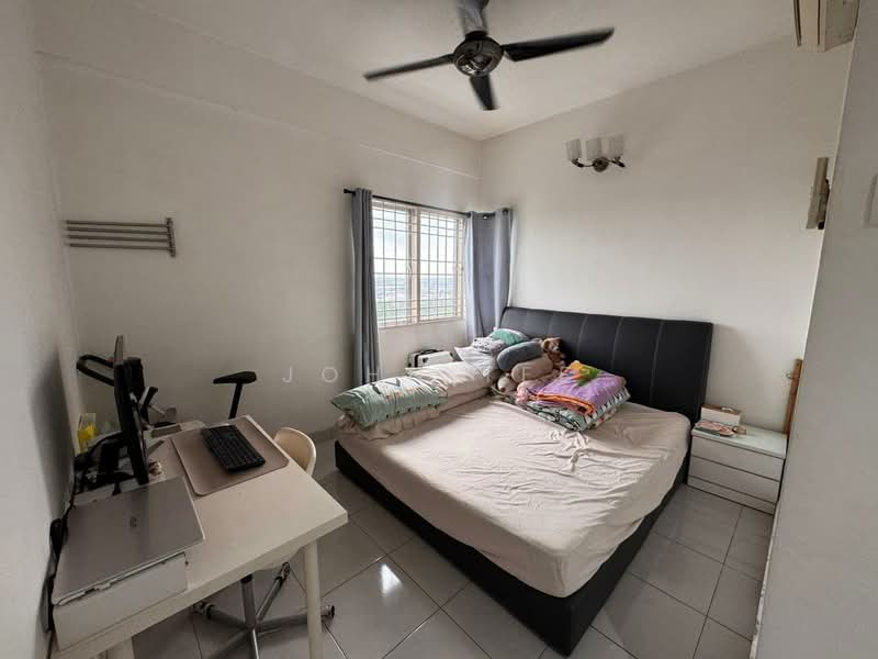 Pangsapuri untuk Dijual di Kemuning Aman - John Tee - Bedroom - PropertyGuru.com.my