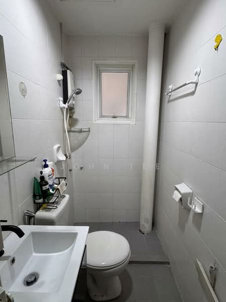 Pangsapuri untuk Dijual di Kemuning Aman - John Tee - Bathroom - PropertyGuru.com.my