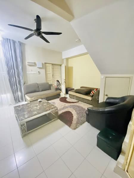 Rumah Teres 2 Tingkat untuk Disewa di TAMAN PUCHONG UTAMA (Puchong) - Kow Tze Fui - Living Room - PropertyGuru.com.my
