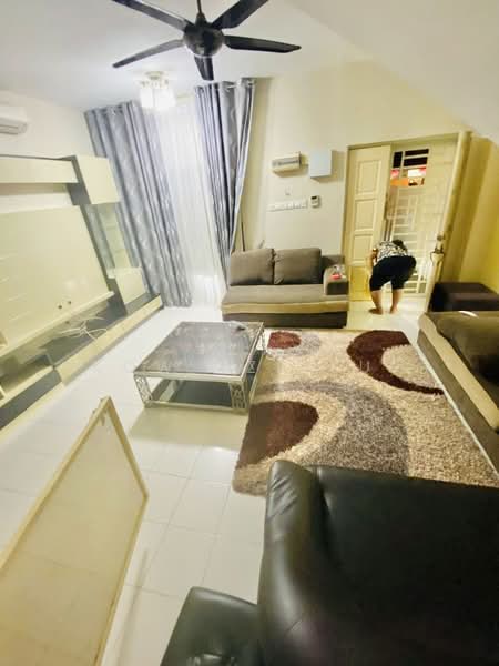Rumah Teres 2 Tingkat untuk Disewa di TAMAN PUCHONG UTAMA (Puchong) - Kow Tze Fui - Living Room - PropertyGuru.com.my