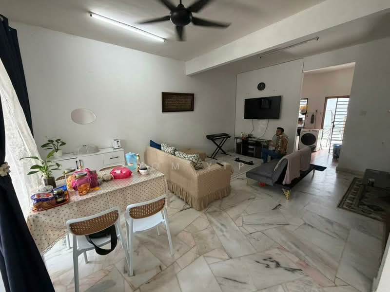 Terraced House for Sale in Saujana Rawang (Rawang) - Tom Yip - Living Room - PropertyGuru.com.my