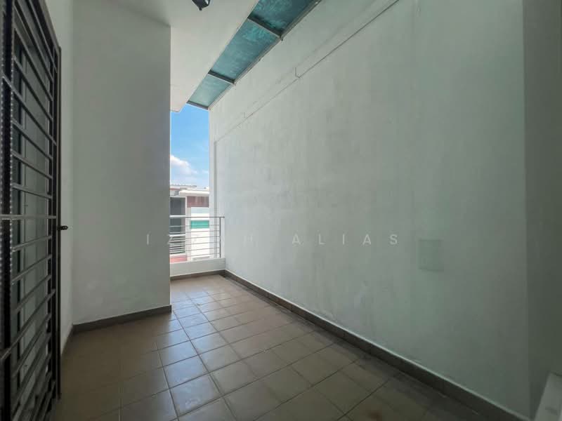 Rumah Teres 3-Tingkat untuk Dijual di Cyberjaya (Selangor) - Izzah Alias - Balcony - PropertyGuru.com.my