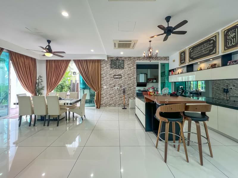 Semi-Detached House for Sale in Bandar Sri Sendayan (Negeri Sembilan) - Izzah Alias - Dining Room - PropertyGuru.com.my