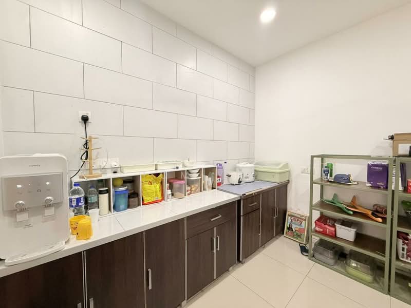 Rumah Teres 3 Tingkat untuk Dijual di Tamansari (Rawang) - Tom Yip - Kitchen - PropertyGuru.com.my