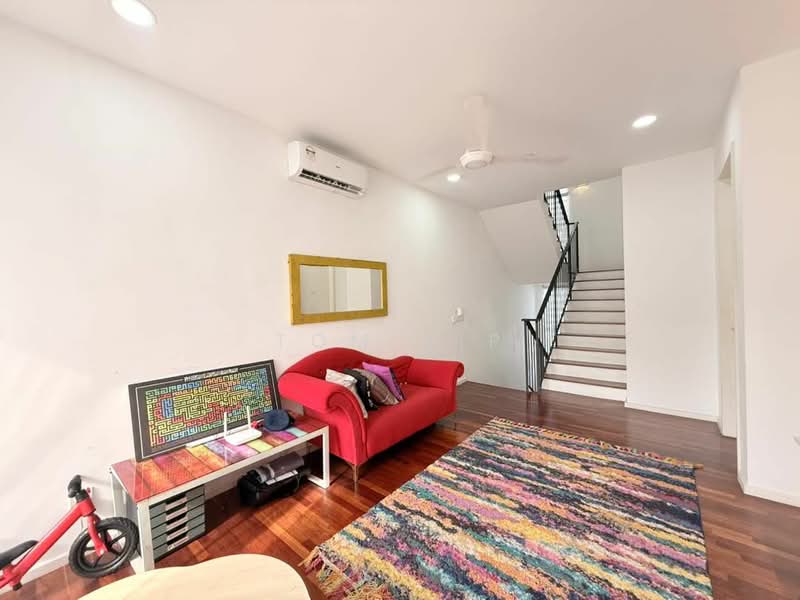 Rumah Teres 3 Tingkat untuk Dijual di Tamansari (Rawang) - Tom Yip - Living Room - PropertyGuru.com.my