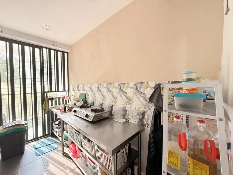 Rumah Teres 3 Tingkat untuk Dijual di Tamansari (Rawang) - Tom Yip - Kitchen - PropertyGuru.com.my