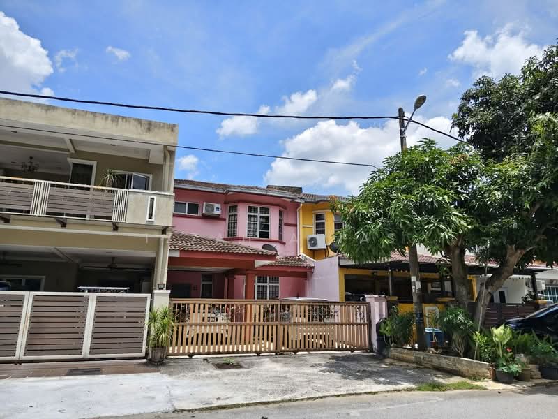 2-storey Terraced House for Sale in Taman Lestari Putra (Seri Kembangan) - Izzah Alias - Exterior - PropertyGuru.com.my