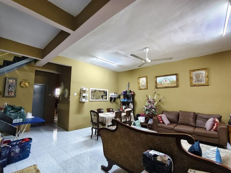 2-storey Terraced House for Sale in Taman Lestari Putra (Seri Kembangan) - Izzah Alias - Living Room - PropertyGuru.com.my
