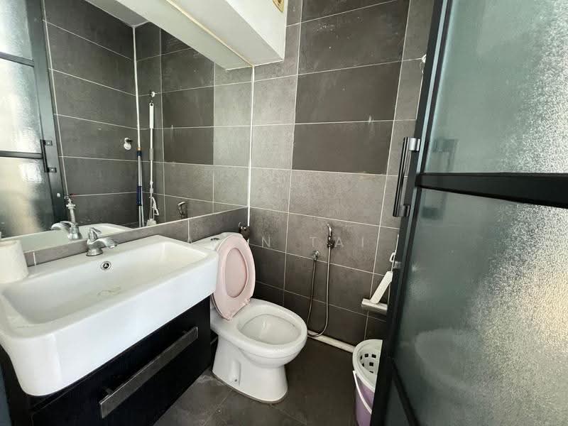 Kondominium untuk Disewa di Empire Damansara (Empire SOHO 2) - Alan Tai - Bathroom - PropertyGuru.com.my