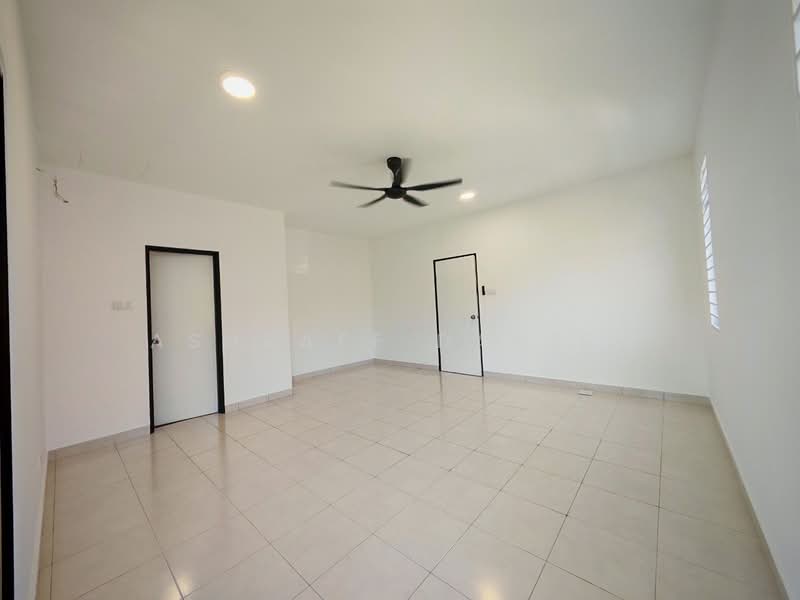 2-storey Terraced House for Sale in Rawang (Selangor) - Ashraff Daniel - Living Room - PropertyGuru.com.my