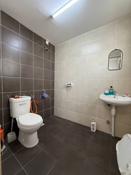 Apartment for Sale at De Bayu - Yasmin Sulaiman - Bathroom - PropertyGuru.com.my