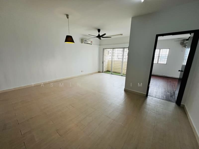 Kondominium untuk Dijual di Widuri Impian - Yasmin Sulaiman - Living Room - PropertyGuru.com.my